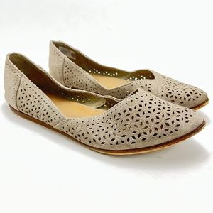 TOMS Beige Taupe Tan Laser Cut Outs Pointed Toe Flats Loafers Casual Shoes sz 10